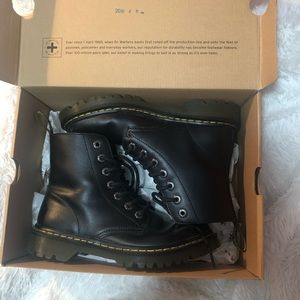Black luana doc martens